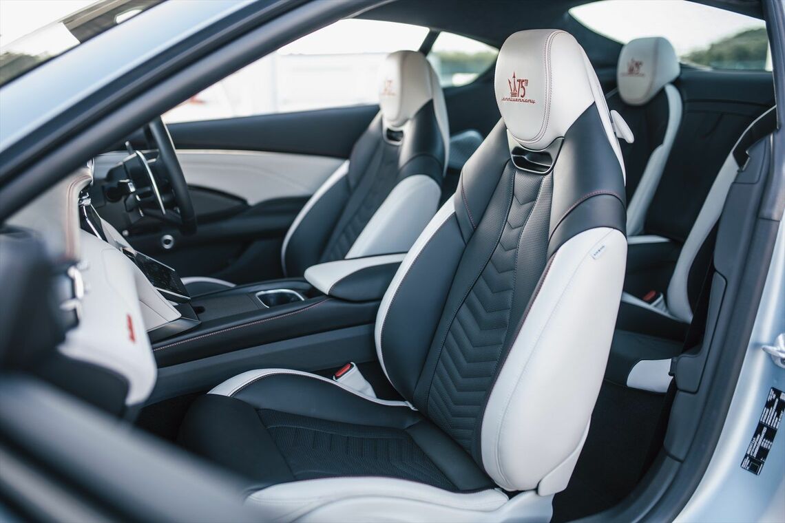2+2のように見えるが、実際に座ってみると後席の空間もしっかりある（写真：Maserati Japan）