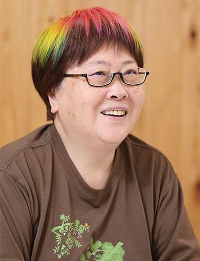 赤木かん子（あかぎ・かんこ）児童文学評論家子どもの頃に読んで忘れてしまった本のタイトルや作者名を、ストーリーの断片から探し出す「本の探偵」としてデビュー。児童書の書評とともに、図書館のコーディネーターとしても活躍している（撮影：尾形文繁）