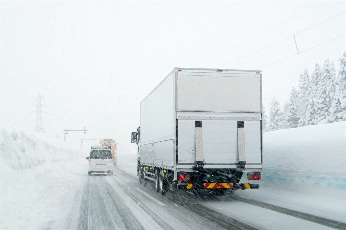 日本の物流の多くは自動車であり、交通環境が与える影響は大きい（写真はイメージ、takahiro.048 / PIXTA）