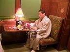 コンパートメントでくつろぐ筆者