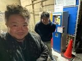 「学びの森」取締役の猪俣文行さんと（写真：高田さん提供)