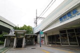 大阪メトロ野田阪神駅の出入り口。すぐ横には阪神本線の野田駅がある（撮影：伊原薫）