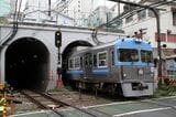 渋谷トンネルを抜けて吉祥寺に向かう3000系＝2011年11月（撮影：南正時）
