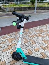 使用時はハンドル左右のランプが緑色に（筆者撮影）