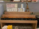 「AMSU TEA（アムシュ ティー）」のお茶が充実（筆者撮影）