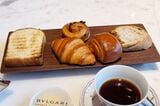 ミニサイズのパンが5種類並んだ、ベーカリーバスケット（写真：筆者撮影）