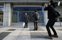 日経平均は小反発､利益確定売りで伸び悩む 来週の｢日欧中央銀行イベント待ち｣のムード