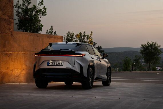 ボディサイズは全長4805mm×全幅1895mm×全高1635mmで「RX」に近い(写真:Lexus International)