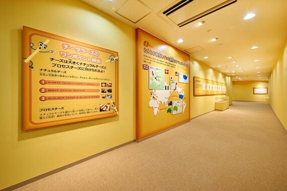 なとりチーズファクトリー見学通路（写真：提供画像）