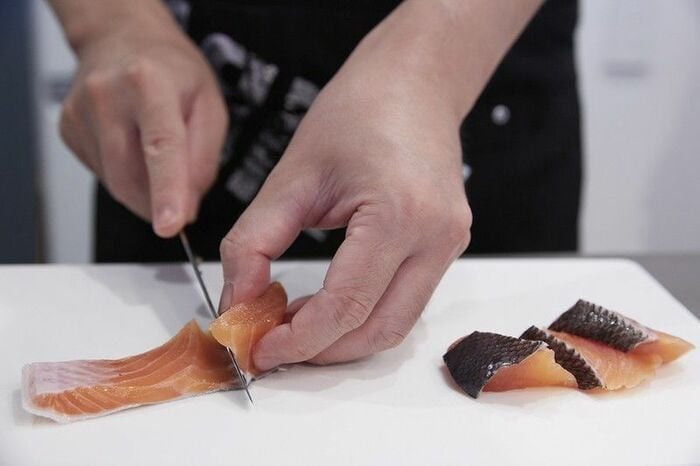 ひと口大に切りまして、