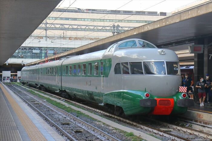 ローマ・テルミニ駅に停車中のETR252型