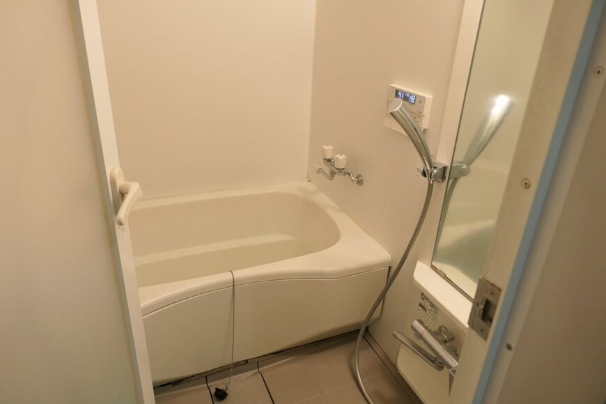 駅員用の浴室（記者撮影）