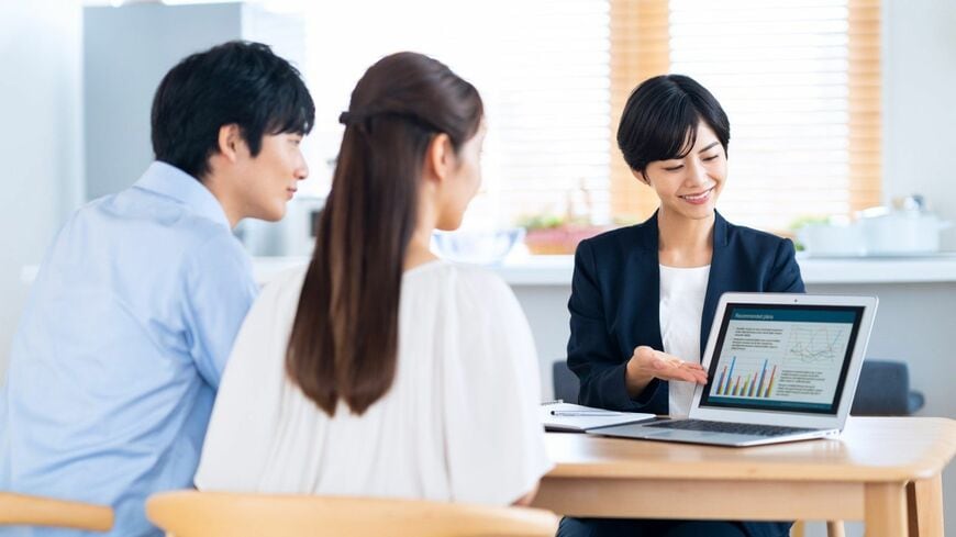 資産を増やすためには、どんな投資をしていけばいいのでしょうか（写真：kou／PIXTA）