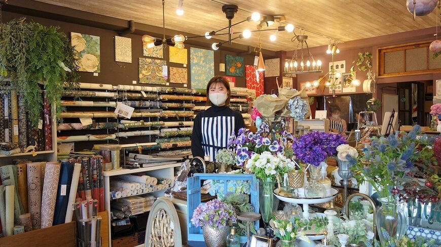 「Decor Interior Tokyo」ショップ内。中央の女性は同ショップ運営会社のGONGRIの森瑞喜さん（筆者撮影）