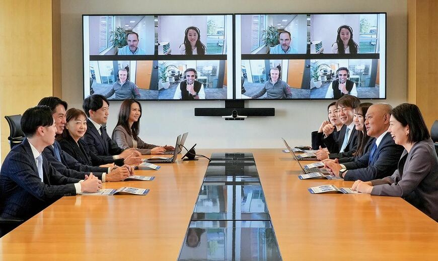 「世界のベスト」チームの会議風景
