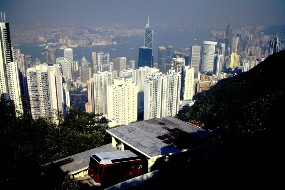 ピークトラムの駅上から見下ろした香港の街