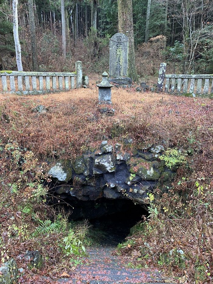 人穴富士講遺跡（静岡県富士宮市）（筆者撮影）