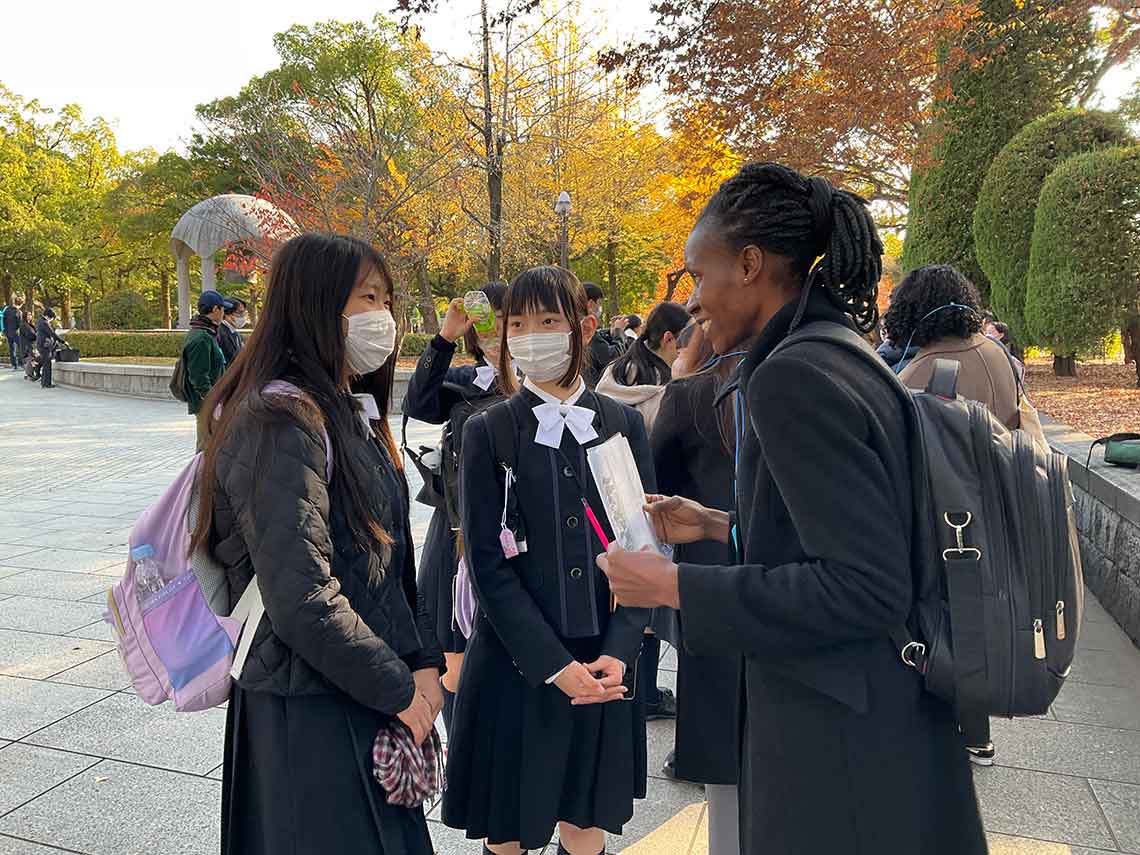 白梅学園清修中の広島での語学研修。事後学習ではポスターセッションを行う（写真：白梅学園清修中高一貫部提供）