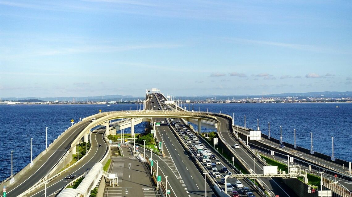 東京湾アクアラインでは休日の夕方、東京・川崎方面で渋滞が頻繁に発生する（写真：たけちゃん / PIXTA）