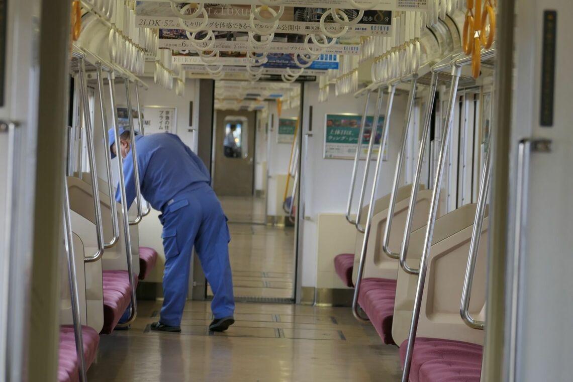 引き上げ線の車内清掃