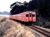 二俣線（現・天竜浜名湖鉄道）を走るキハ20形の列車（撮影：南正時）