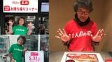 オリジナルのTシャツを着て1人目の客を満喫する涌井さん。うなぎは高い…懐が痛んだ…（写真：涌井さん提供）