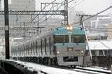 雪景色の中を走るブルーグリーンの3000系（3729）。3000系の中で最新の車両だった（撮影：南正時）