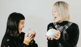 オトノミで遊ぶ親子のイメージ（プレスリリースより）