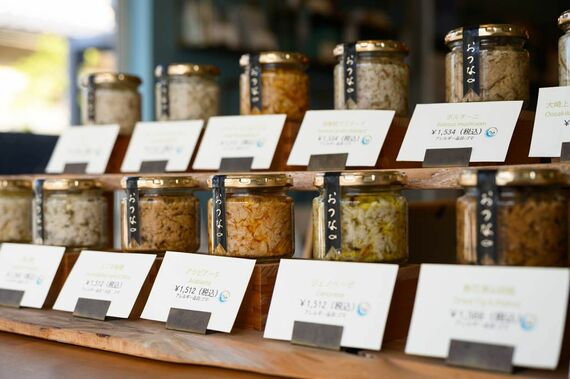 店内に並ぶ「おつな」