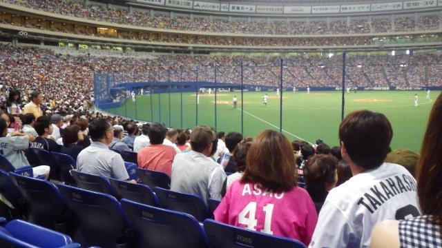 内野Ｂ指定席からのホーム方向の景観