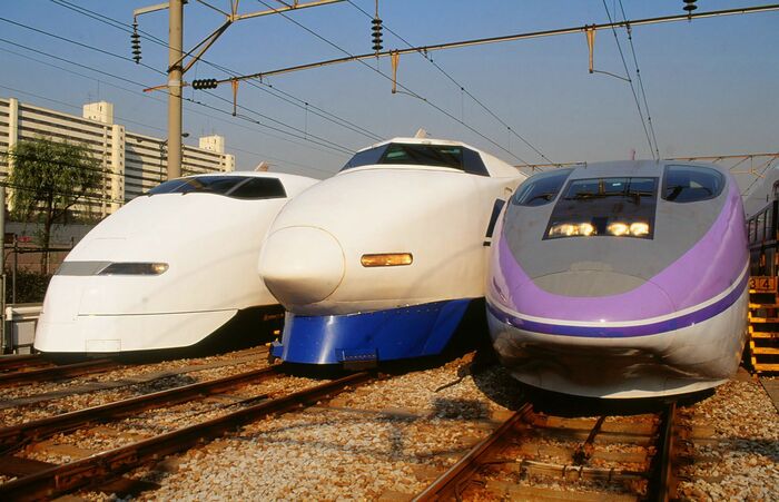大井車両基地で300系・100系と並んだWIN350