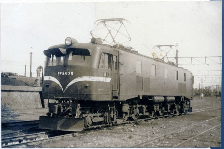EF58 電気機関車 画像 | ｢EF58形｣長距離列車を牽引した電気機関車の軌跡 ブルトレから