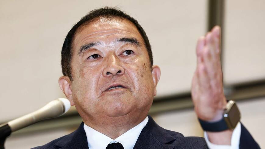 タレントの国分太一氏の番組降板について報道陣の質問に答える日本テレビの福田博之社長（写真：時事）