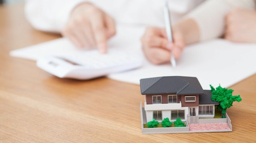税金特例が受けられないもったいない買い方とは？（写真：HM／PIXTA）