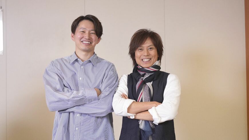 音楽家、プロデューサーのつんく♂さんと、起業家、投資家として知られるけんすうさん。「人生に迷っている」人たちへエールを送る対談、第5回最終回（撮影：梅谷秀司）