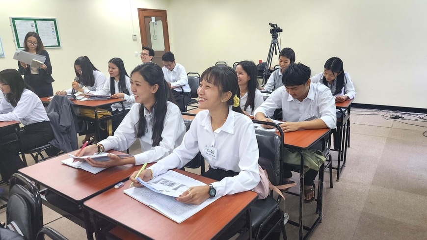 ミャンマー・ヤンゴンの日本語学校で実施中の「福井クラス」。福井県の文化や方言までも学び、現地での生活に備えている（写真・西垣充）