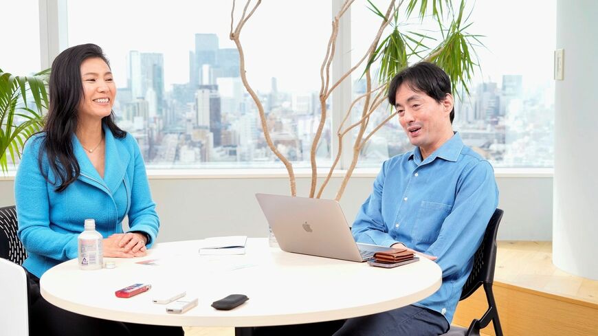 話をする男女