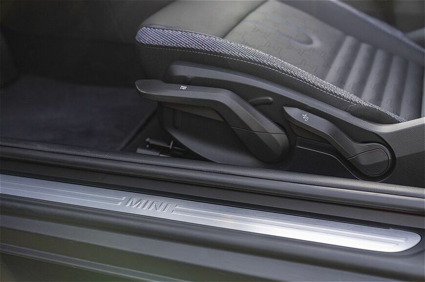 MINI（ミニ）の新型「ミニ・クーパー・コンバーチブルS」（写真：MINI）