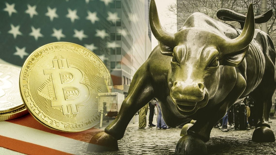 牛の彫刻とアメリカ国旗とビットコインのイメージ