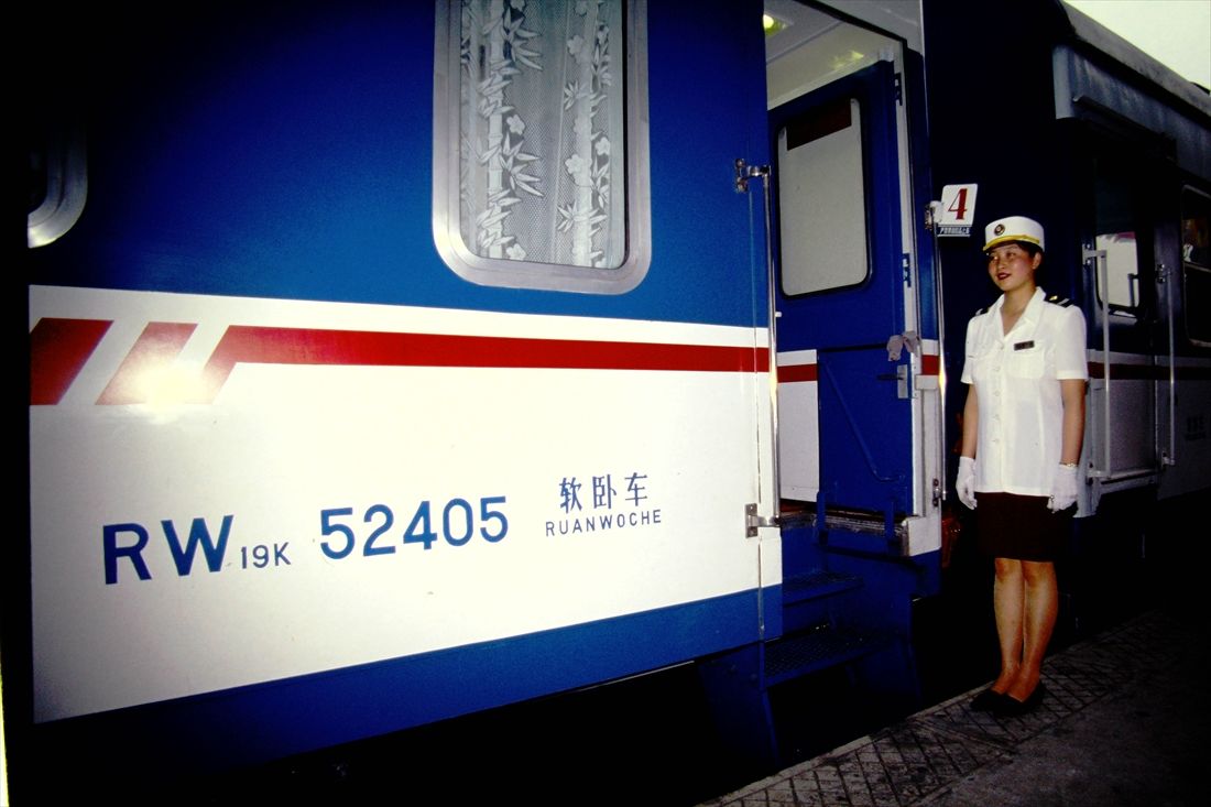 香港発着19K型高包車と乗務員＝1997年（筆者撮影）