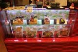 食品サンプルで実物がわかる持ち帰りメニュー（筆者撮影）