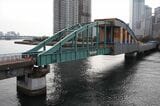 月島線経由の貨物列車や旅客列車が走っていたかもしれない港湾局専用線の旧晴海鉄道橋。2025年9月19日から遊歩道として一般開放される（筆者撮影）