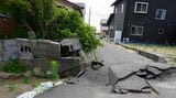 液状化被害の大きい、内灘町西荒屋の住宅地。住民の多くが避難生活を続けている（撮影：筆者）