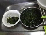 わかめ仕事（写真：中山さん提供）