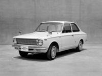 トヨタ｢カローラ｣､デビュー50年目の正念場 セダン購入者の平均年齢は70歳近くに高齢化