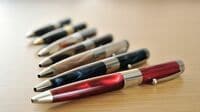 伊東屋で売れる｢ちょい上｣ボールペンの秘密 膨大なペンの中でなぜこれがトップ商品に？
