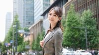 女性投資家に学ぶ､大人の｢賢い｣コスメ美容術。美に役立つ銘柄の選び方や｢やめどき｣は？働く女性に知ってほしい､美容を通じた｢投資｣の本質