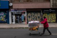 原料パルプ不足でトイレットペーパーが消える 輸送用コンテナ船の需給逼迫でパルプ供給に支障