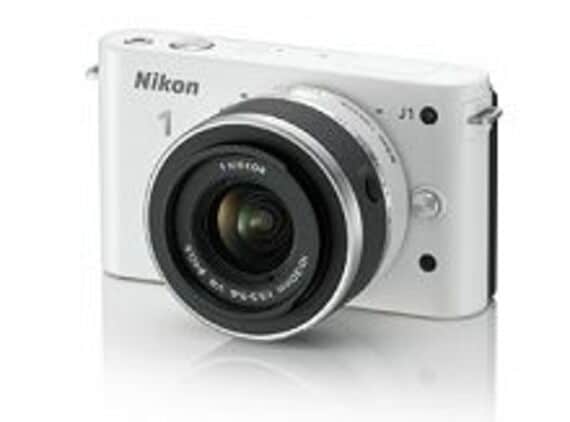 ニコンが市場拡大中のミラーレスカメラを１０月２０日発売へ。女性層の取り込みに照準