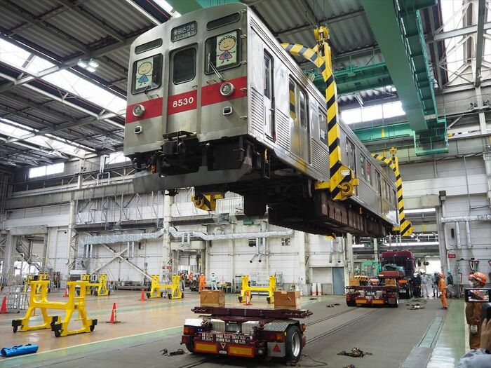 少しずつ降下していく車体